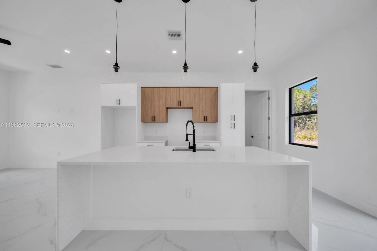 635 Summit Ave S, Lehigh Acres, FL 33974 Photo