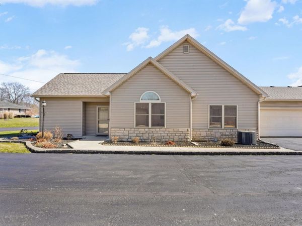 1313 Columbus Avenue, Unit C, Fostoria, OH 44830