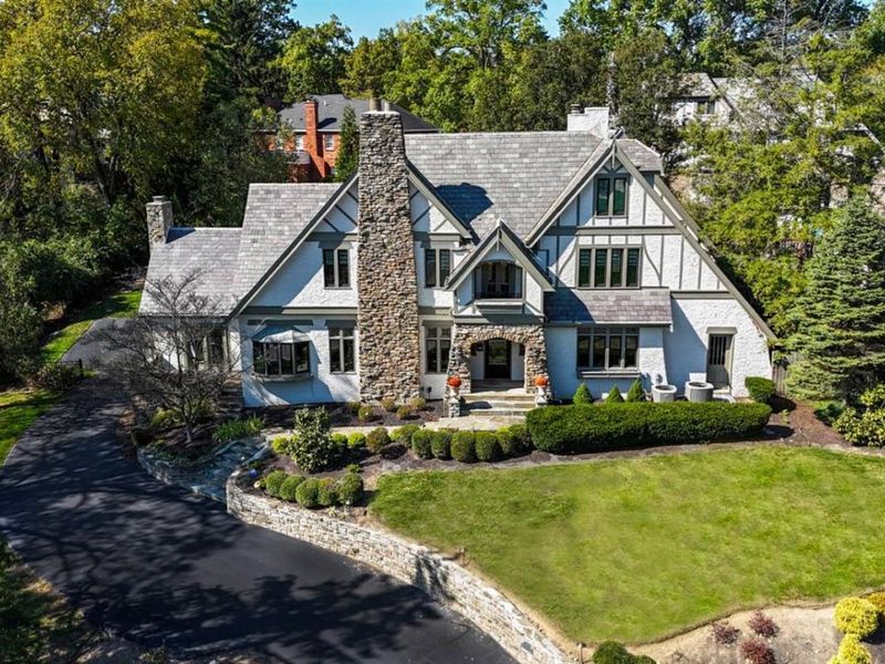 1121 Edwards Road, Cincinnati, OH 45208 Photo 2