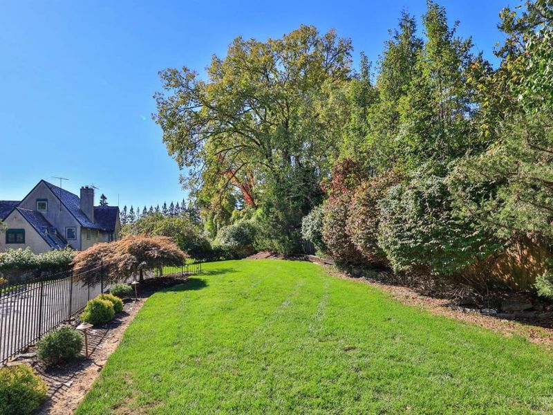 1121 Edwards Road, Cincinnati, OH 45208 Photo 8