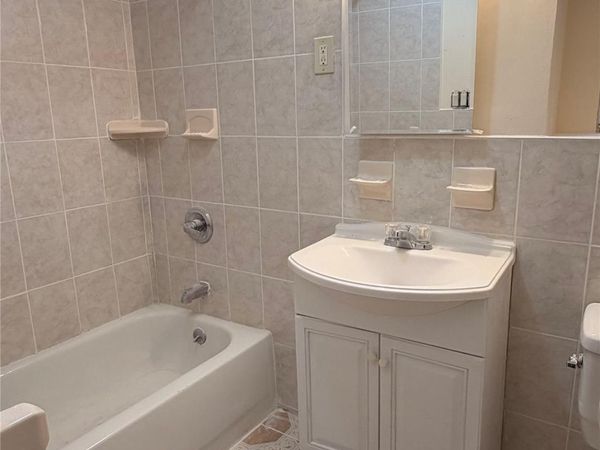 310 S 7th Avenue , Mount Vernon, NY 10550