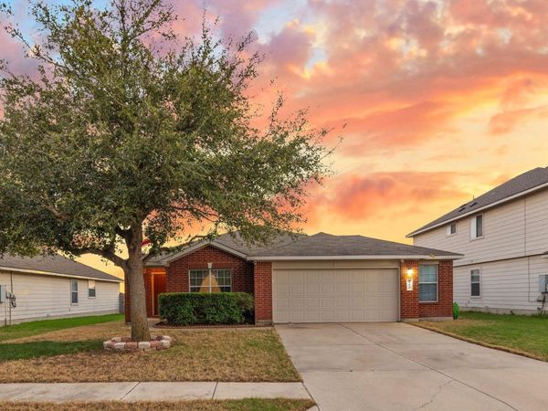 102 Camellia DR , Hutto, TX 78634