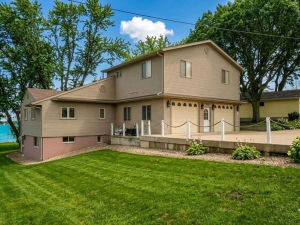 2714 Breezy Heights Drive, Wahpeton, IA 51351