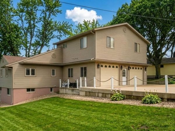 2714 Breezy Heights Drive, Wahpeton, IA 51351