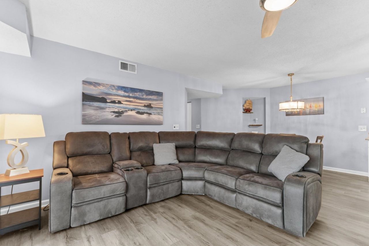 2268 Clearwater Dr. Photo 10