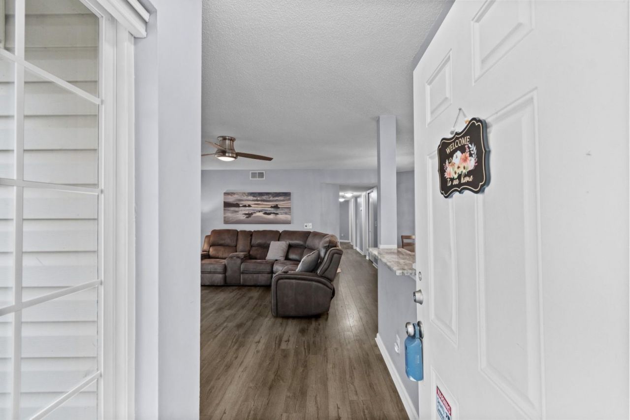 2268 Clearwater Dr. Photo 2