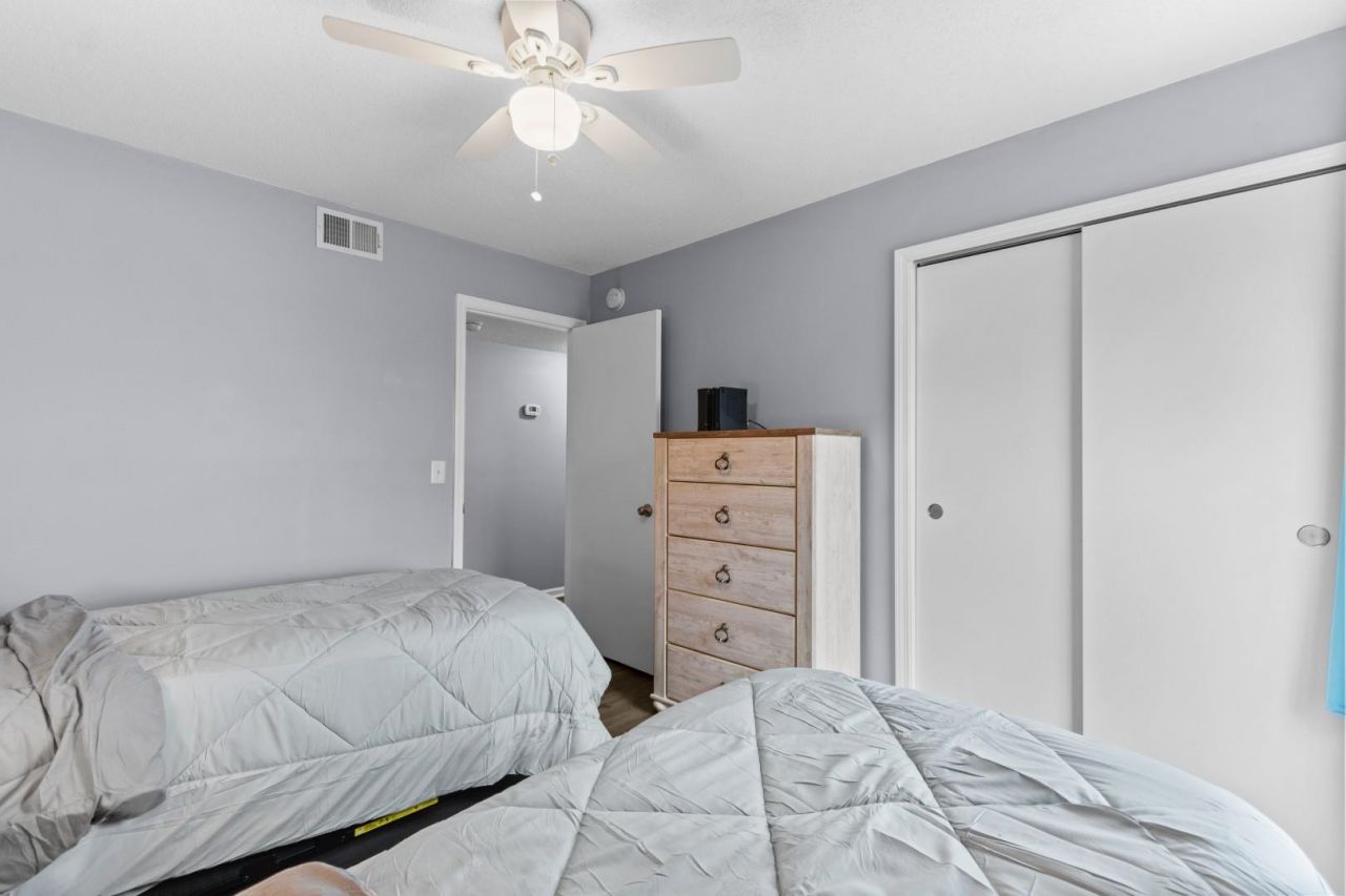 2268 Clearwater Dr. Photo 22