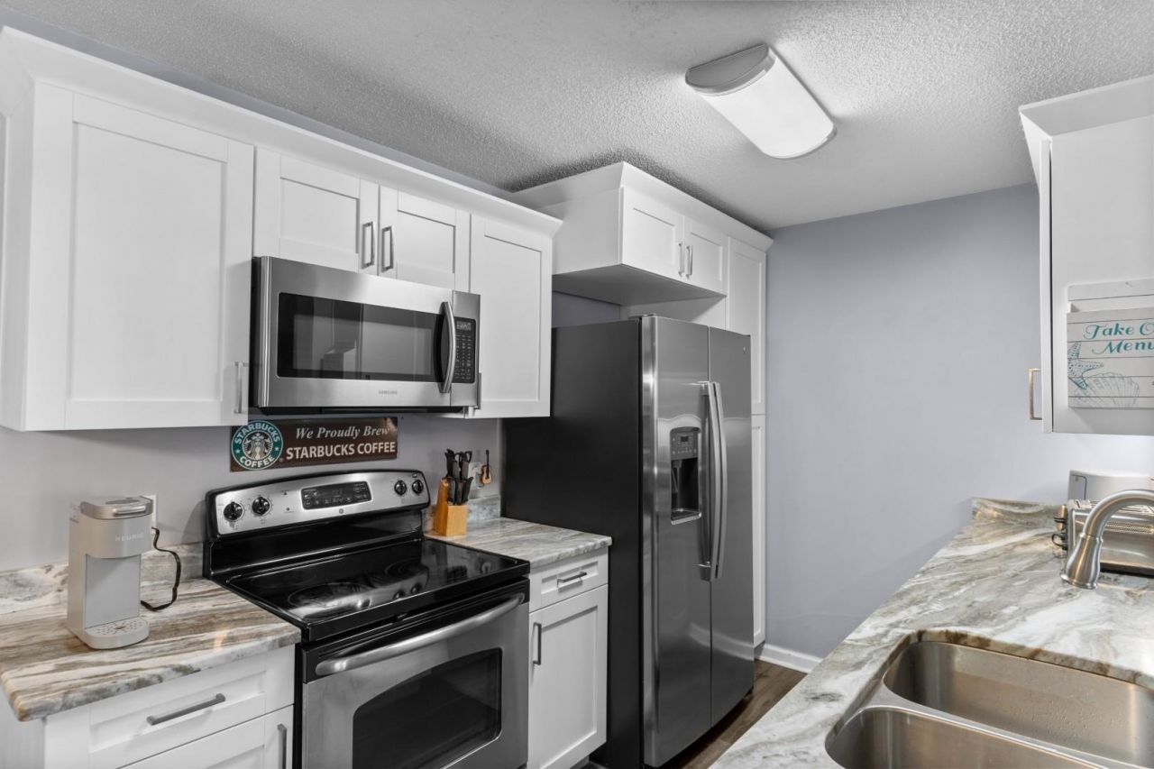 2268 Clearwater Dr. Photo 4