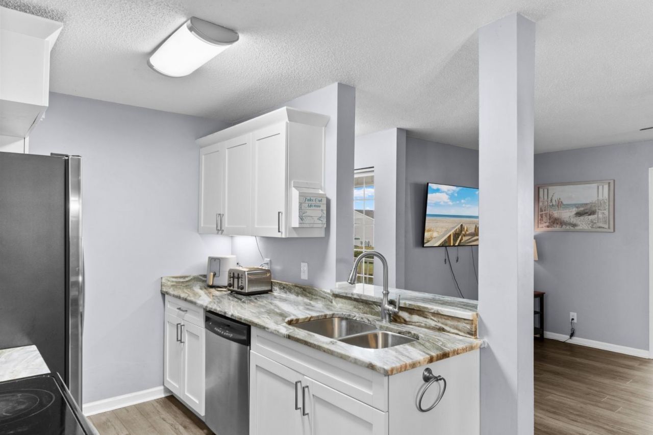 2268 Clearwater Dr. Photo 5