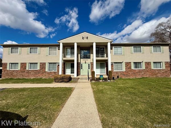 8214 24 Mile Road, Shelby Twp, MI 48316