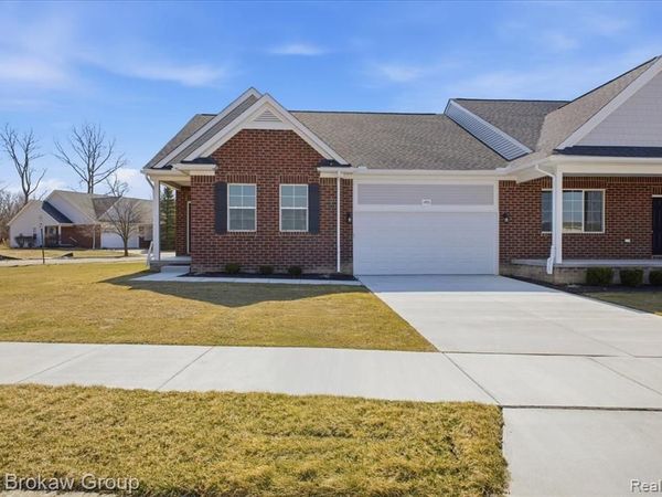 1435 Luxington Drive, Lapeer, MI 48446