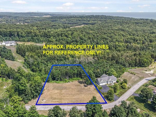 1912 Blue Water Court N, Suttons Bay, MI 49682