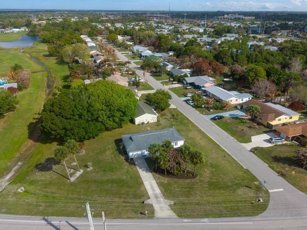 1673 SE Lyngate Drive, Port St. Lucie, FL 34952