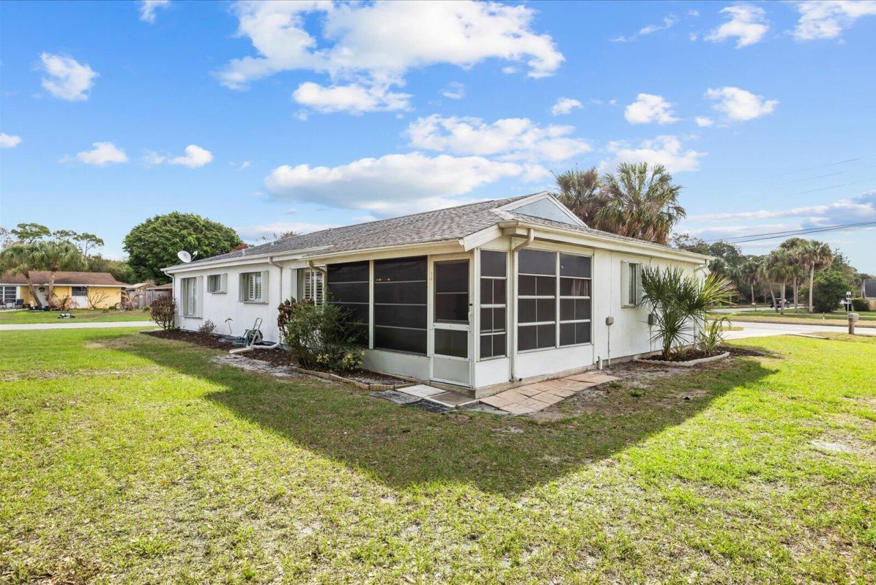 1673 SE Lyngate Drive, Port Saint Lucie, FL 34952 Photo