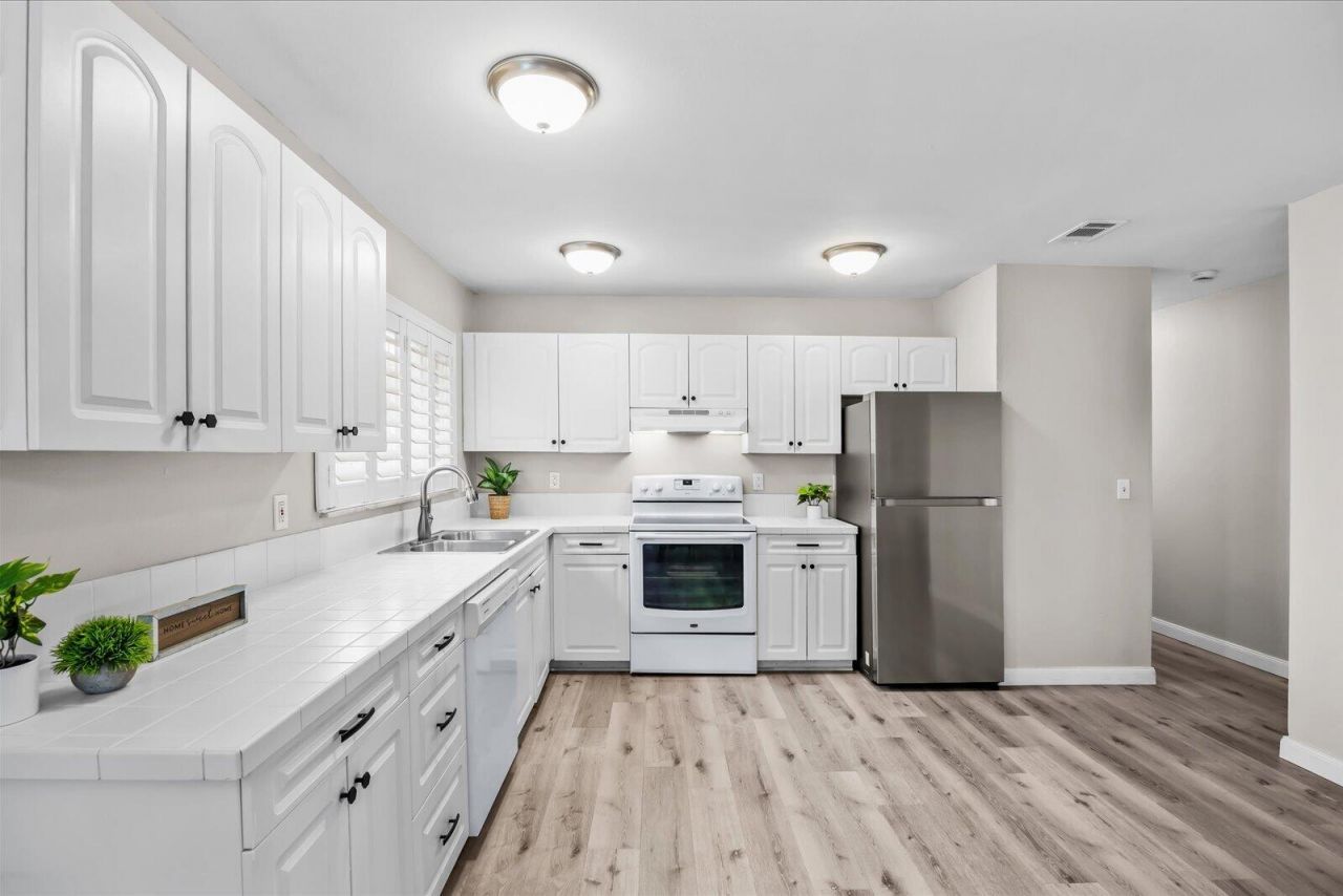 1673 SE Lyngate Drive, Port Saint Lucie, FL 34952 Photo