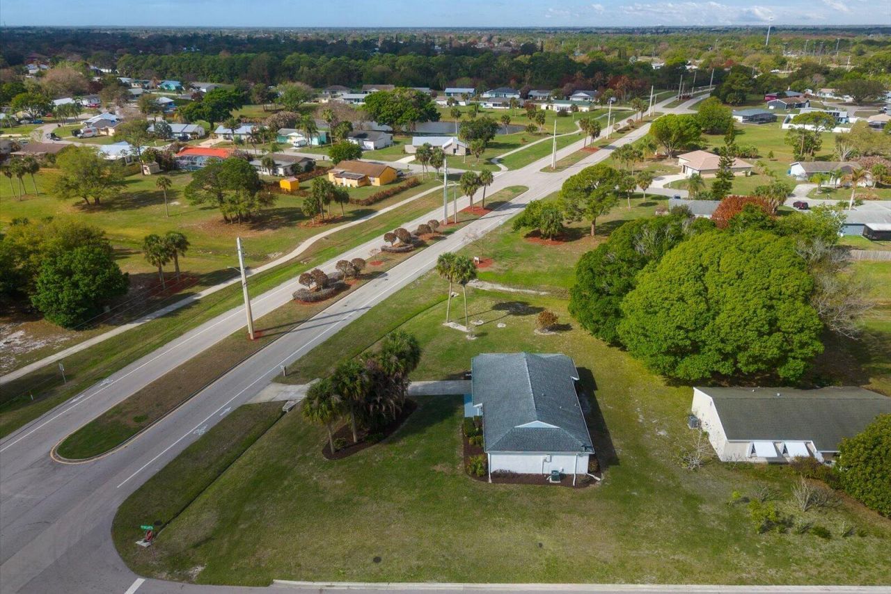 1673 SE Lyngate Drive, Port Saint Lucie, FL 34952 Photo