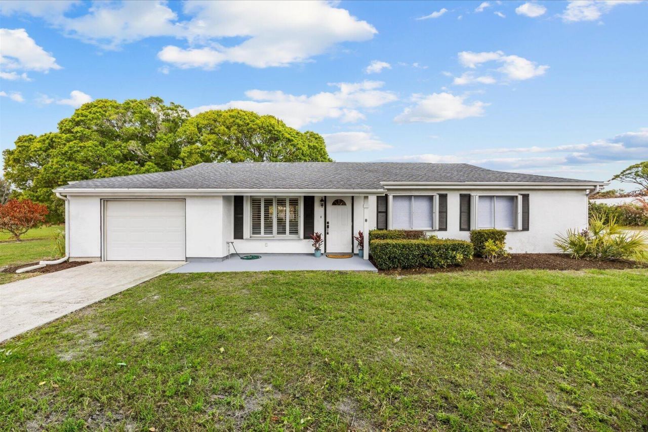 1673 SE Lyngate Drive, Port Saint Lucie, FL 34952 Photo