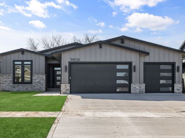 9806 Watermeadow Circle, Johnston, IA 50131