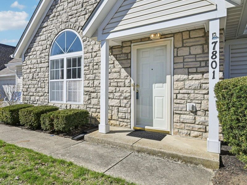 7801 Meadowlark Lane S, Reynoldsburg, OH 43068 Photo 2