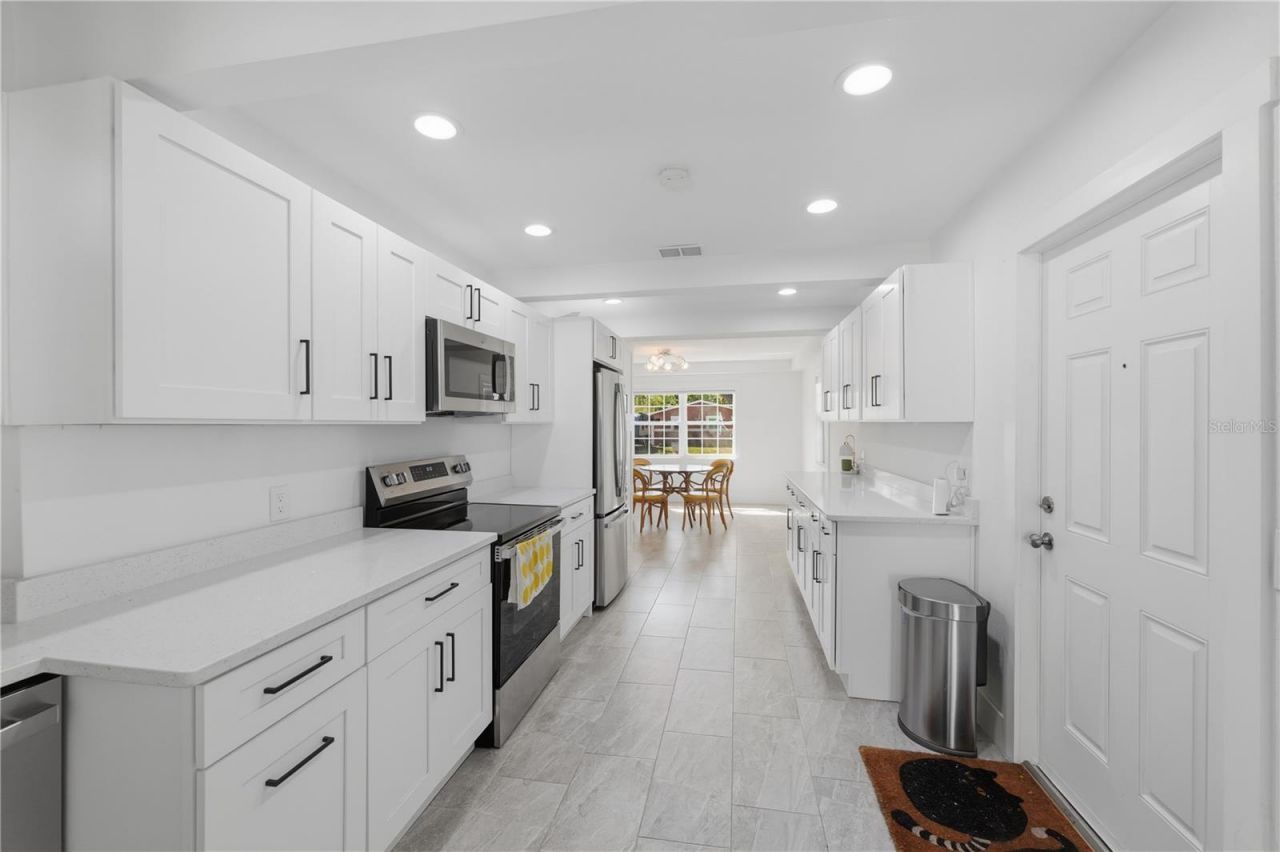 733 61st Avenue Ne, Saint Petersburg, FL 33703 Photo