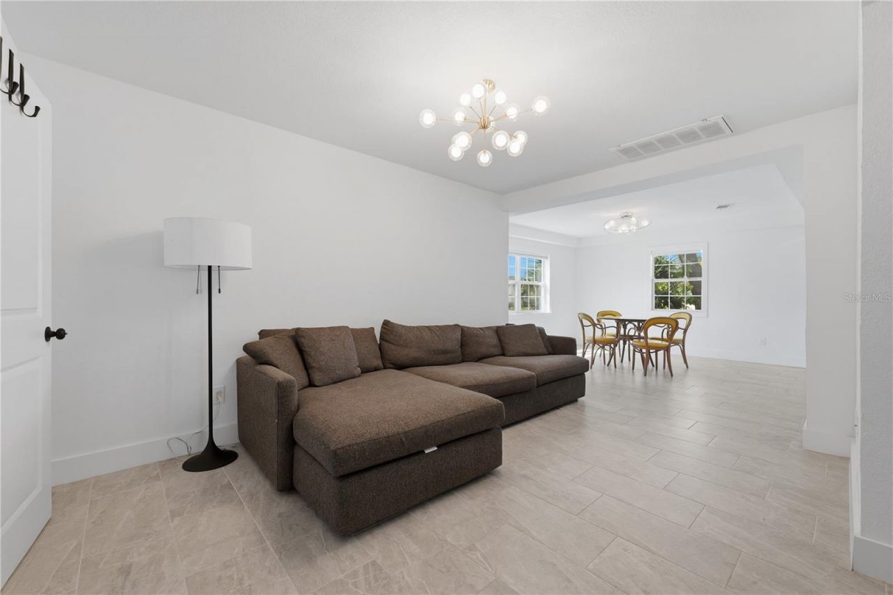 733 61st Avenue Ne, Saint Petersburg, FL 33703 Photo