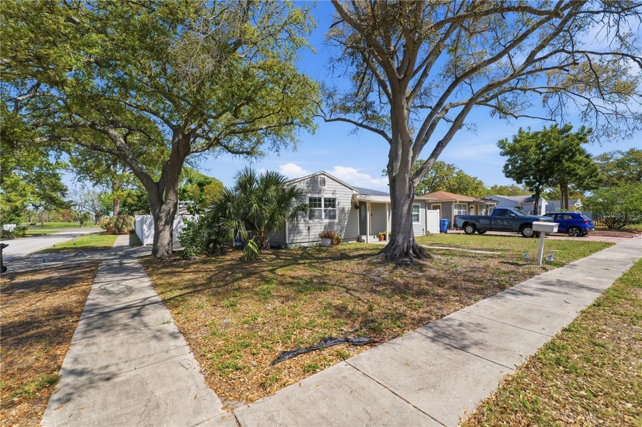 733 61st Avenue Ne, Saint Petersburg, FL 33703 Photo