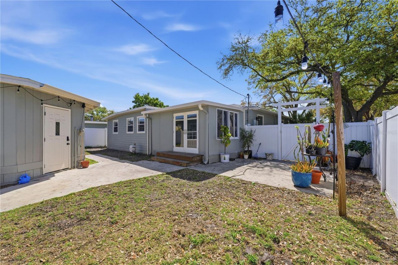 733 61st Avenue Ne, Saint Petersburg, FL 33703 Photo