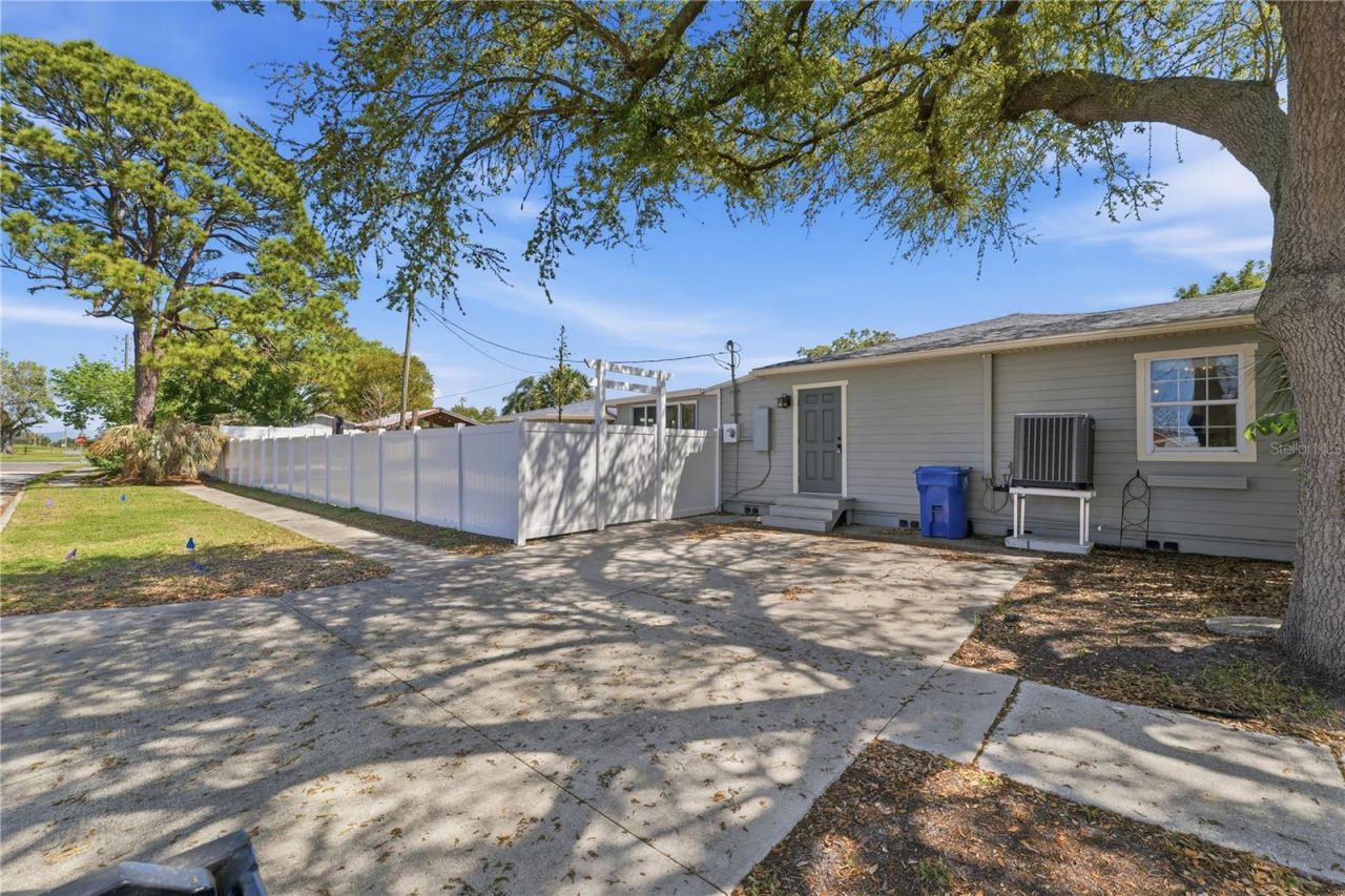 733 61st Avenue Ne, Saint Petersburg, FL 33703 Photo