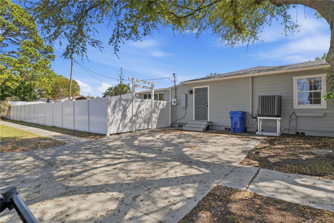 733 61st Avenue Ne, Saint Petersburg, FL 33703 Photo