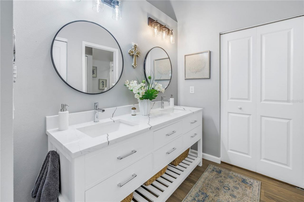 912 Myakka Court Ne, Saint Petersburg, FL 33702 Photo