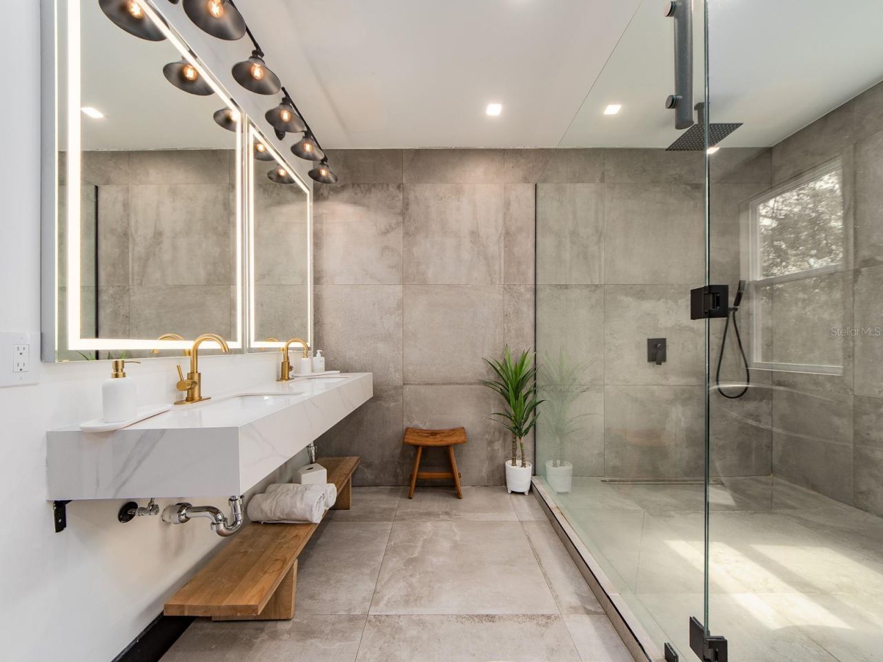 1064 Sylvia Lane, Tampa, FL 33613 Photo