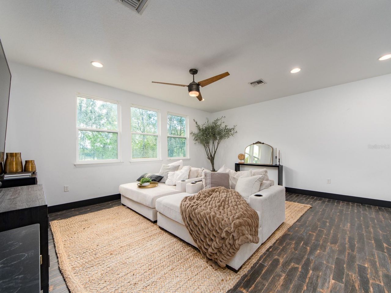 1064 Sylvia Lane, Tampa, FL 33613 Photo