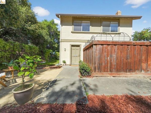 1368 Ridgecrest Rd, Pinole, CA 94564