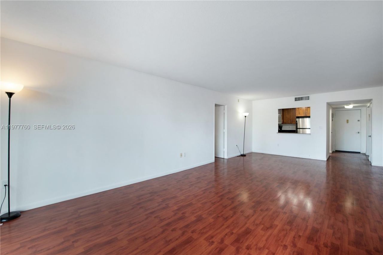 3731 N Country Club Dr , Unit 229, Aventura, FL 33180 Photo