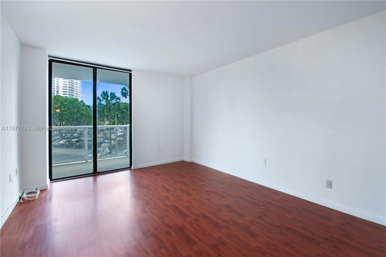 3731 N Country Club Dr , Unit 229, Aventura, FL 33180 Photo