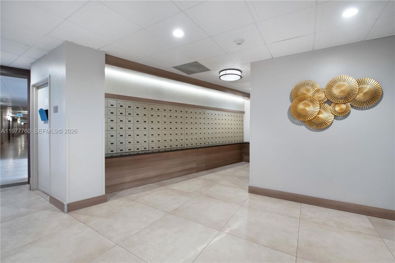 3731 N Country Club Dr , Unit 229, Aventura, FL 33180 Photo