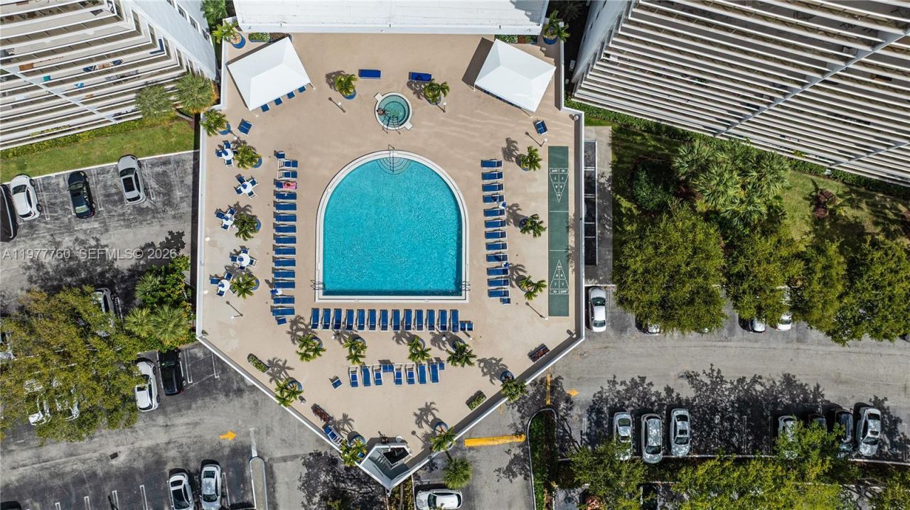 3731 N Country Club Dr , Unit 229, Aventura, FL 33180 Photo