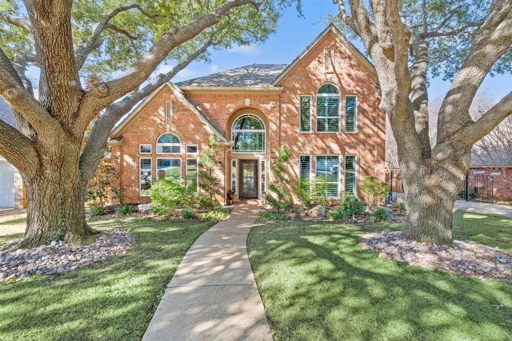 1093 Woodbriar Drive, Grapevine, TX 76051 Main Photo