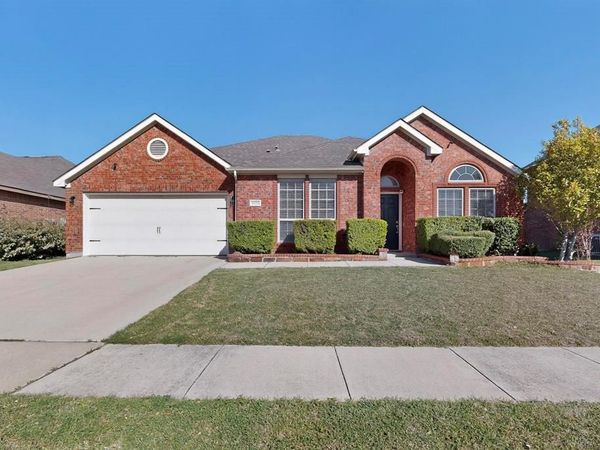 1605 Weeping Willow Lane, Arlington, TX 76002