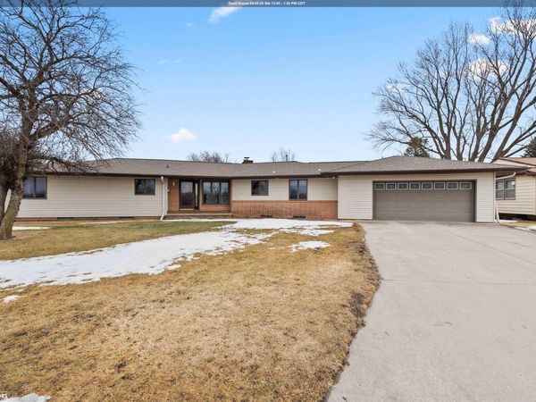 1426 H Avenue, Nevada, IA 50201