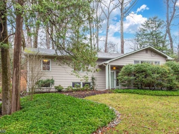 6 Van Duyne Rd, Mountain Lakes, NJ 07046