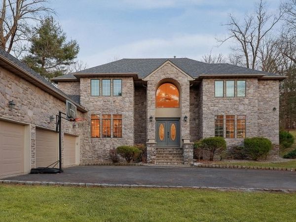 140 Parlin Ln, Watchung, NJ 07069