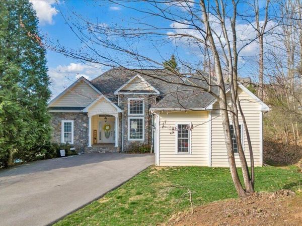 1892 Morewood RD, Hardy, VA 24101