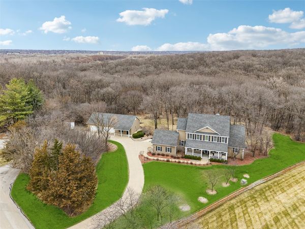 1820 SE Browns Woods Cove, West Des Moines, IA 50265