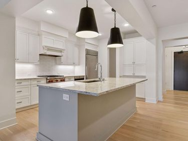 222 Ferndale Road S , Unit 207, Wayzata, MN 55391