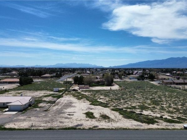 2231 E Deerskin Street , Pahrump, NV 89048