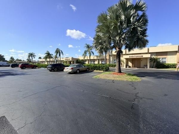 2804 E Crosley Drive E, Unit M, West Palm Beach, FL 33415