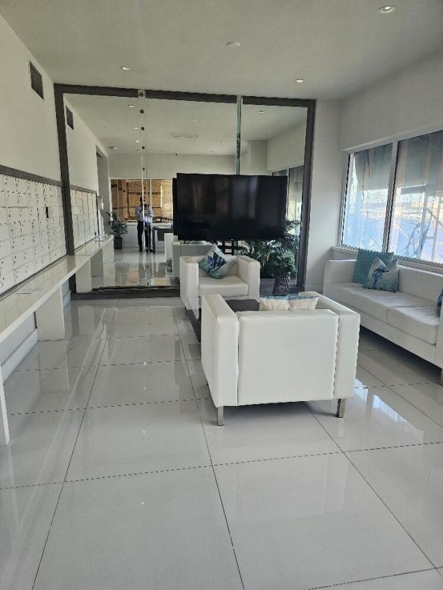 345 N Fort Lauderdale Beach Boulevard, Unit 402, Fort Lauderdale, FL 33304 Photo