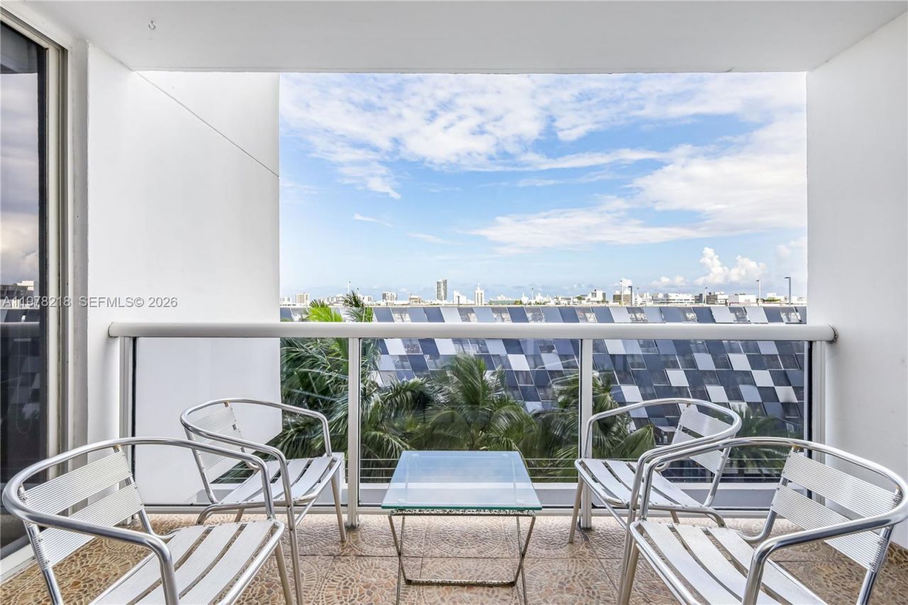 1800 Sunset Harbour Dr, Unit 715, Miami Beach, FL 33139 Photo