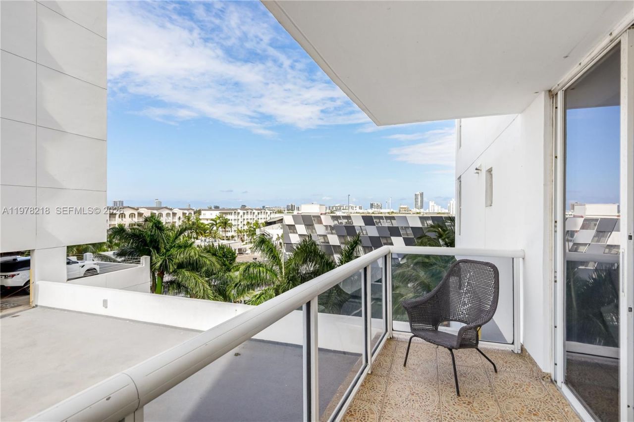 1800 Sunset Harbour Dr, Unit 715, Miami Beach, FL 33139 Photo